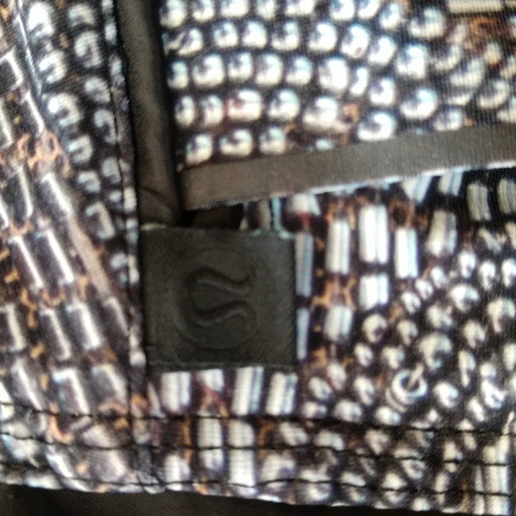 lululemon athletica Black and Patterned Joggers - Picture 4 of 10